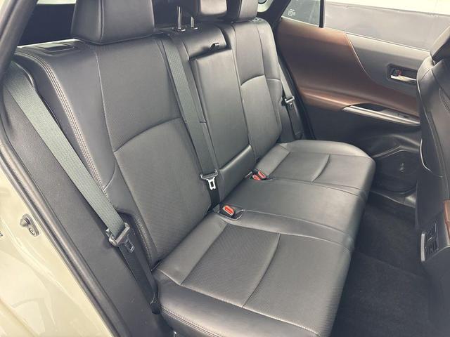Photo of 2021 Blizzard Pearl Toyota Venza
