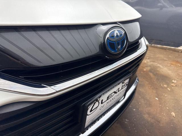 Photo of 2021 Blizzard Pearl Toyota Venza