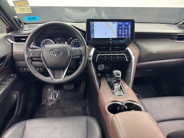 Photo of 2021 Blizzard Pearl Toyota Venza