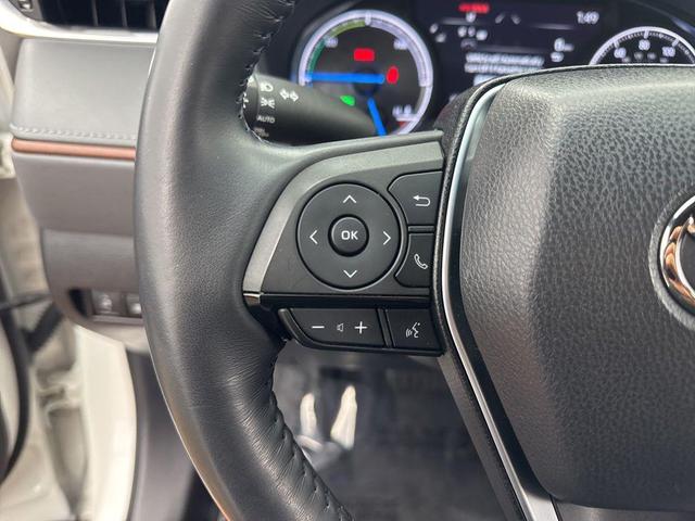Photo of 2021 Blizzard Pearl Toyota Venza