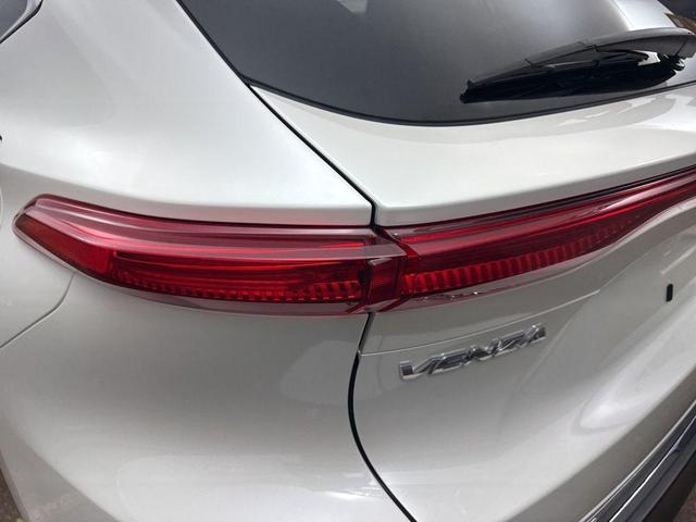 Photo of 2021 Blizzard Pearl Toyota Venza