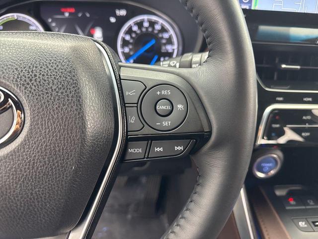 Photo of 2021 Blizzard Pearl Toyota Venza