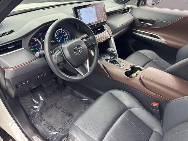 Photo of 2021 Blizzard Pearl Toyota Venza