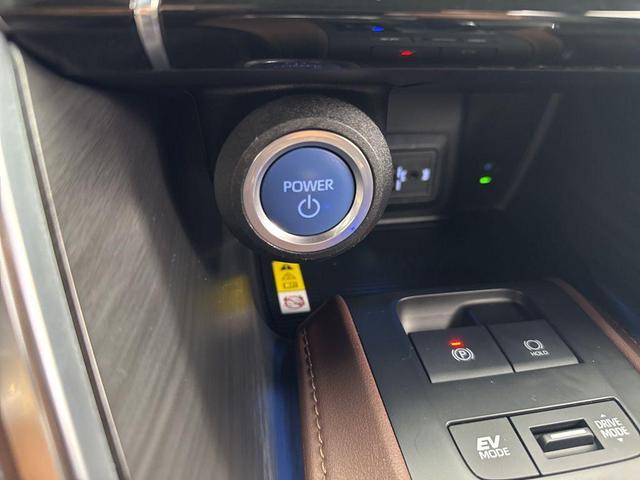 Photo of 2021 Blizzard Pearl Toyota Venza