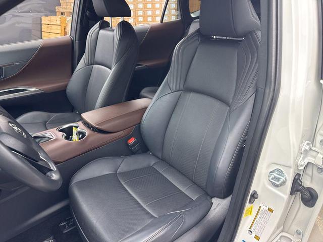 Photo of 2021 Blizzard Pearl Toyota Venza