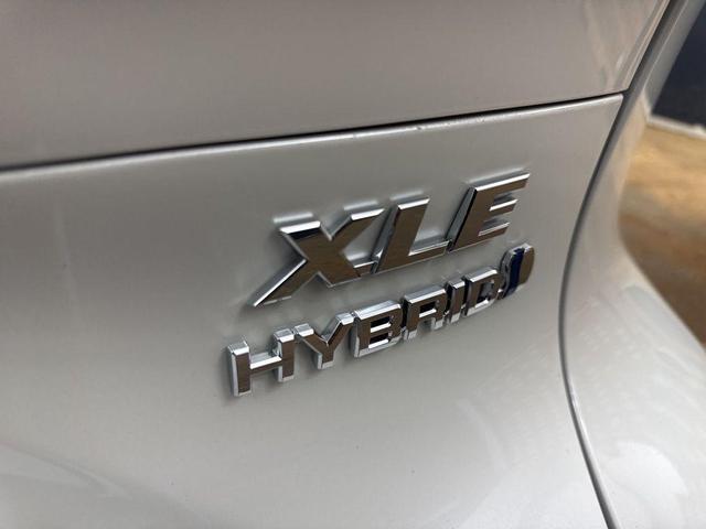 Photo of 2021 Blizzard Pearl Toyota Venza