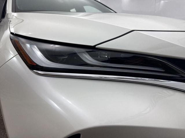 Photo of 2021 Blizzard Pearl Toyota Venza