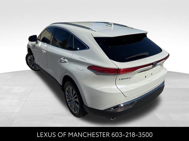 Photo of 2021 Blizzard Pearl Toyota Venza