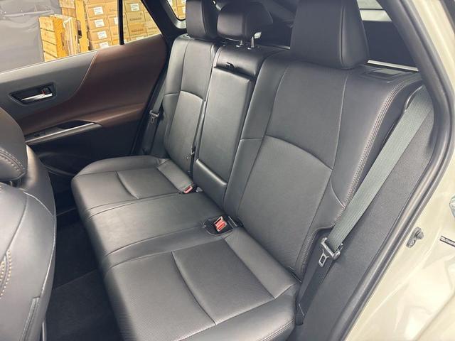 Photo of 2021 Blizzard Pearl Toyota Venza