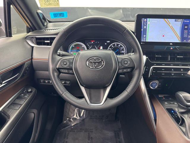 Photo of 2021 Blizzard Pearl Toyota Venza
