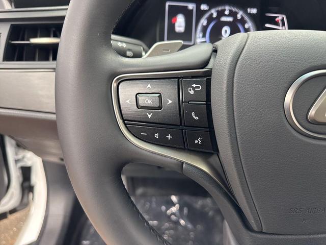 Photo of 2023 Eminent White Pearl Lexus ES 350