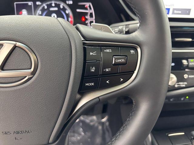Photo of 2023 Eminent White Pearl Lexus ES 350