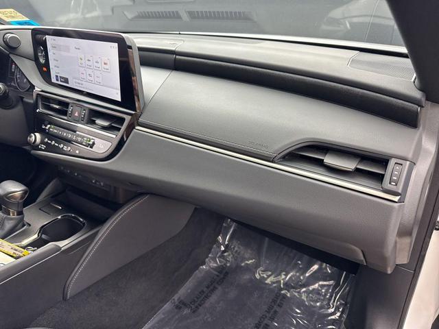 Photo of 2023 Eminent White Pearl Lexus ES 350