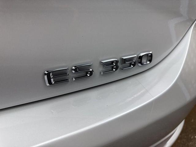 Photo of 2023 Eminent White Pearl Lexus ES 350