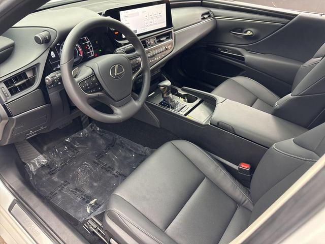 Photo of 2023 Eminent White Pearl Lexus ES 350