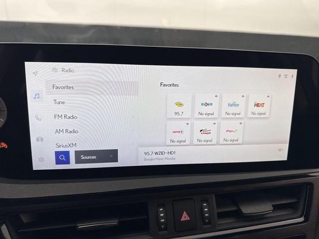 Photo of 2023 Eminent White Pearl Lexus ES 350