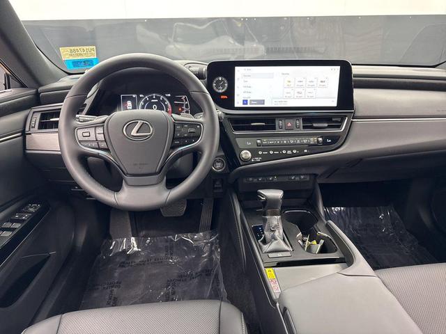 Photo of 2023 Eminent White Pearl Lexus ES 350