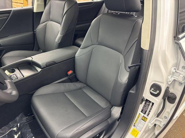 Photo of 2023 Eminent White Pearl Lexus ES 350