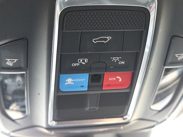 Photo of 2022 Silver Zynith Jeep Grand Cherokee L