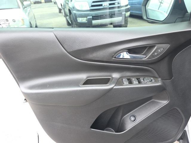 Photo of 2023 Summit White Chevrolet Equinox