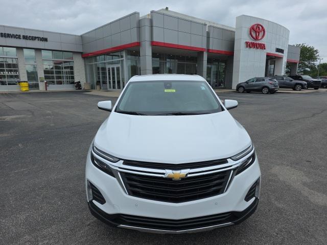 Photo of 2023 Summit White Chevrolet Equinox