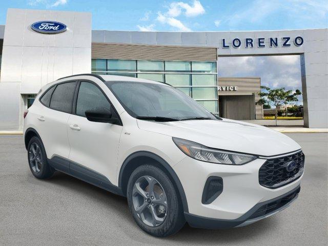 Photo of 2025 Star White Ford Escape