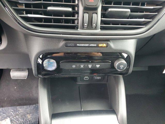 Photo of 2025 Star White Ford Escape