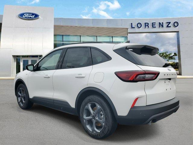Photo of 2025 Star White Ford Escape