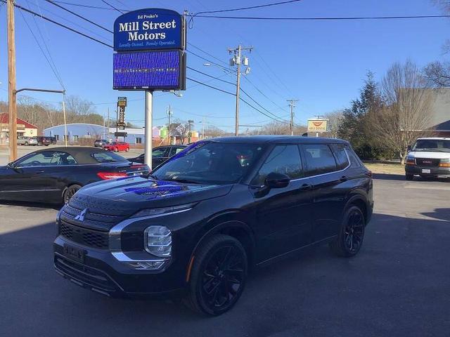 Photo of 2022 BLACK Mitsubishi Outlander