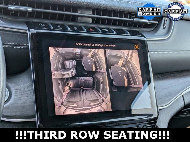 Photo of 2022 Diamond Black Crystal Pearlcoat Jeep Grand Cherokee L