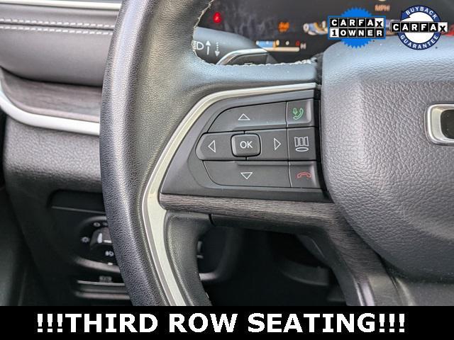 Photo of 2022 Diamond Black Crystal Pearlcoat Jeep Grand Cherokee L