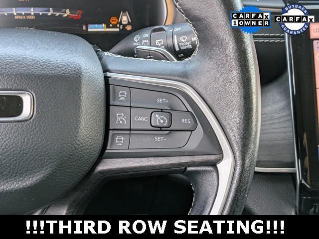 Photo of 2022 Diamond Black Crystal Pearlcoat Jeep Grand Cherokee L