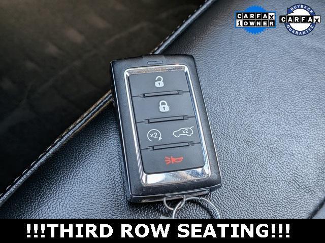 Photo of 2022 Diamond Black Crystal Pearlcoat Jeep Grand Cherokee L