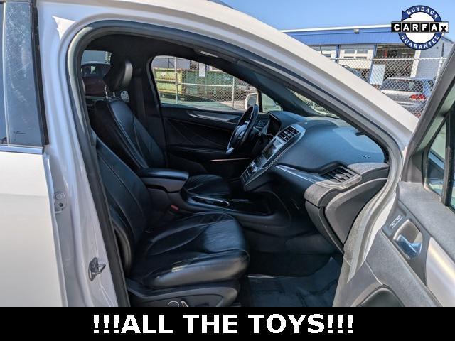 Photo of 2016 White Platinum Metallic Tri-Coat Lincoln MKC