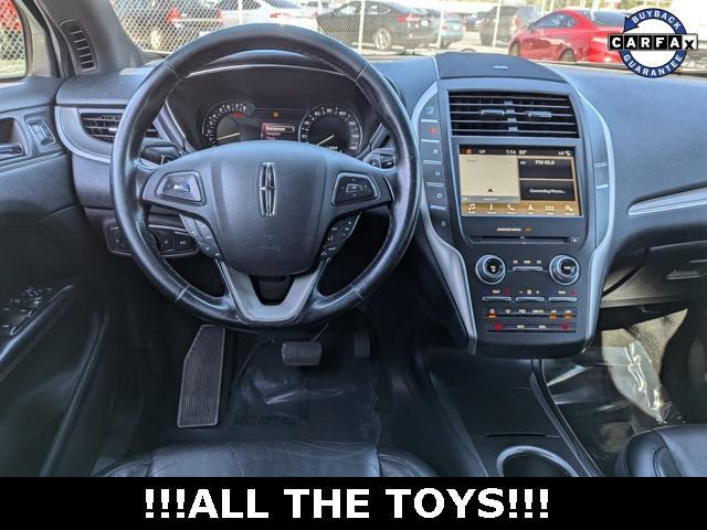 Photo of 2016 White Platinum Metallic Tri-Coat Lincoln MKC