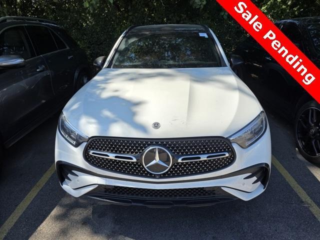 Photo of 2023 Polar White Mercedes-Benz GLC 300