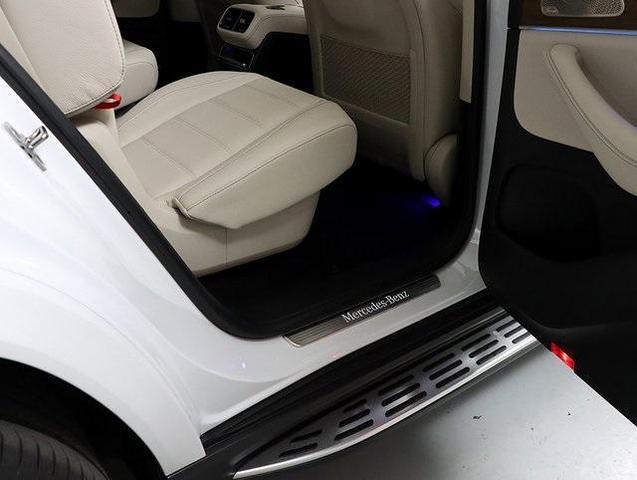 Photo of 2025 MANUFAKTUR Moonlight White Metallic Mercedes-Benz GLS 580