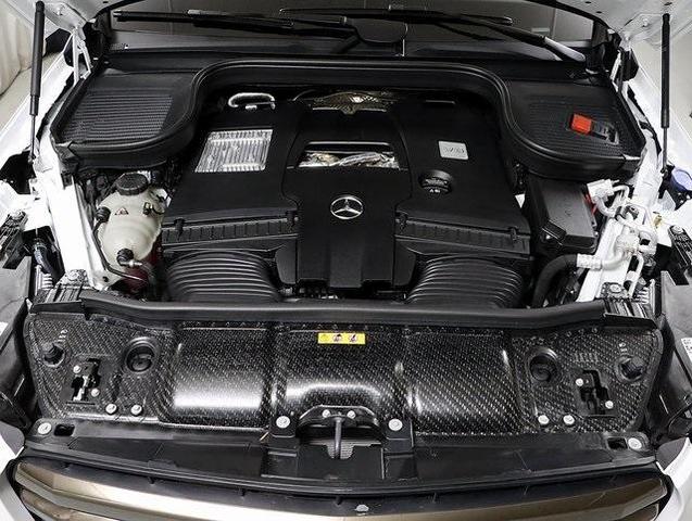 Photo of 2025 MANUFAKTUR Moonlight White Metallic Mercedes-Benz GLS 580