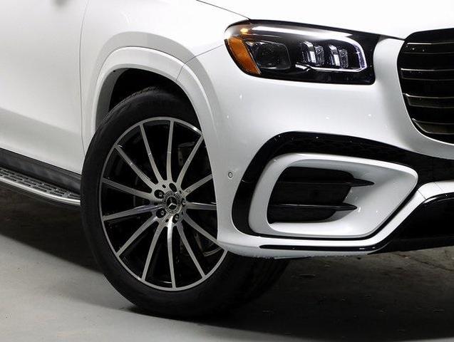 Photo of 2025 MANUFAKTUR Moonlight White Metallic Mercedes-Benz GLS 580
