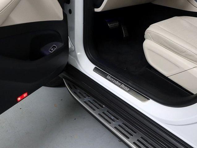 Photo of 2025 MANUFAKTUR Moonlight White Metallic Mercedes-Benz GLS 580