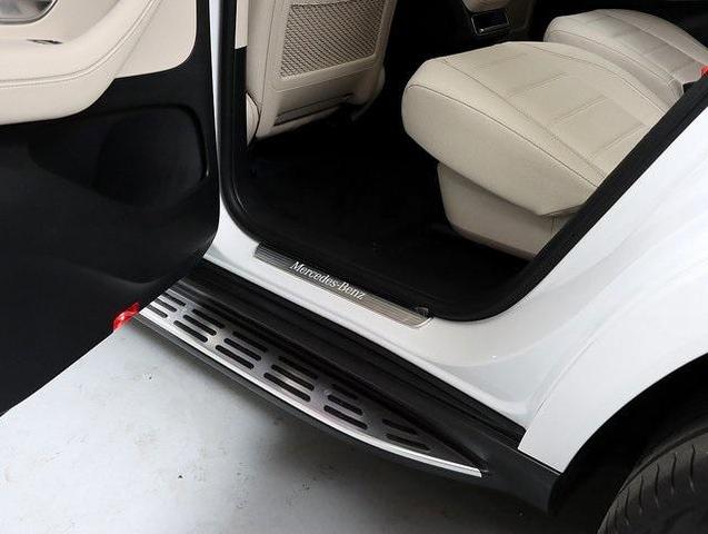 Photo of 2025 MANUFAKTUR Moonlight White Metallic Mercedes-Benz GLS 580