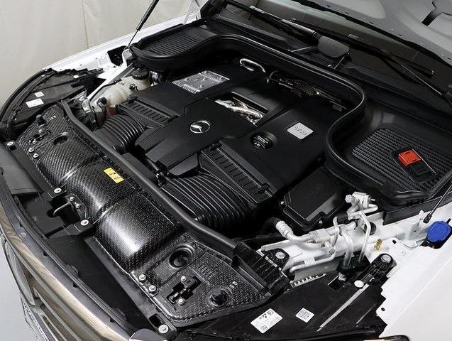 Photo of 2025 MANUFAKTUR Moonlight White Metallic Mercedes-Benz GLS 580
