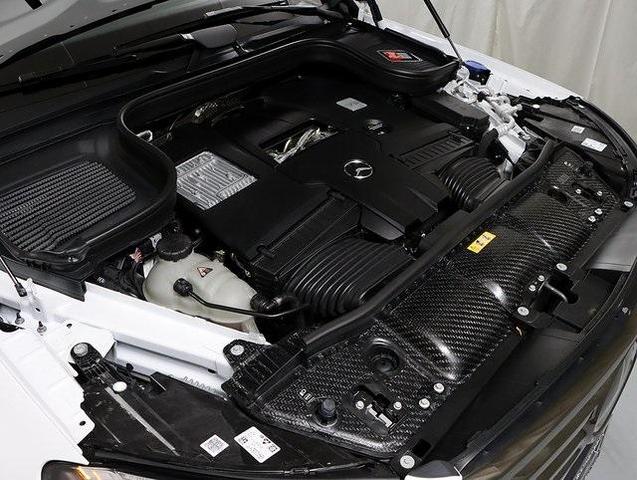 Photo of 2025 MANUFAKTUR Moonlight White Metallic Mercedes-Benz GLS 580
