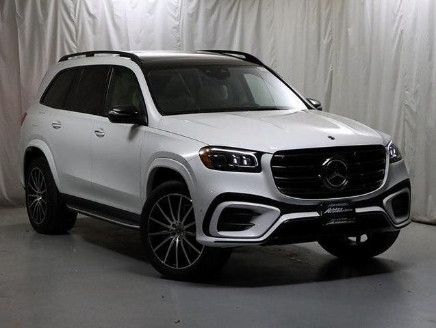 Photo of 2025 MANUFAKTUR Moonlight White Metallic Mercedes-Benz GLS 580