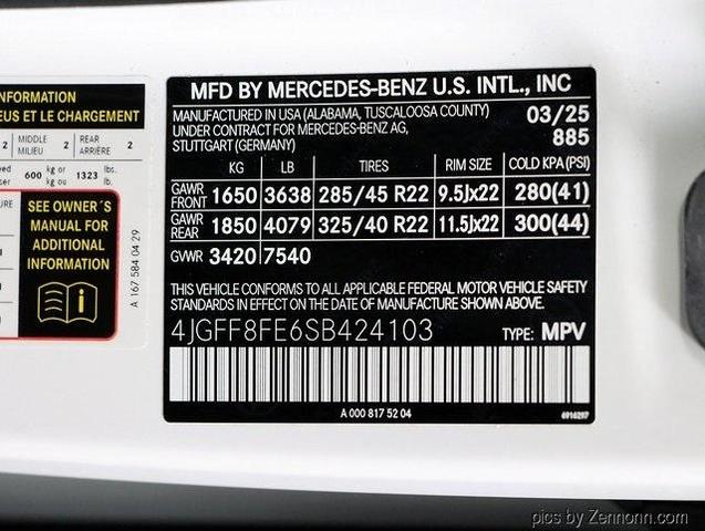 Photo of 2025 MANUFAKTUR Moonlight White Metallic Mercedes-Benz GLS 580