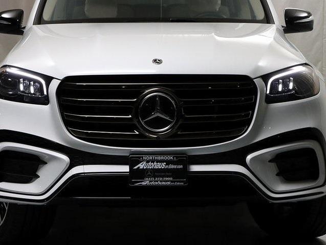 Photo of 2025 MANUFAKTUR Moonlight White Metallic Mercedes-Benz GLS 580