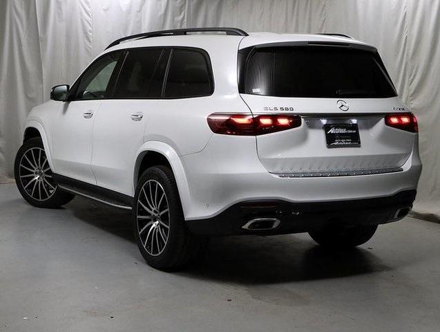 Photo of 2025 MANUFAKTUR Moonlight White Metallic Mercedes-Benz GLS 580
