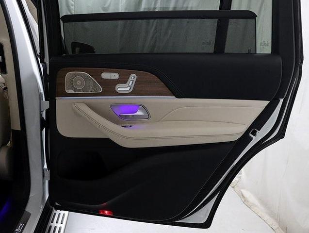 Photo of 2025 MANUFAKTUR Moonlight White Metallic Mercedes-Benz GLS 580