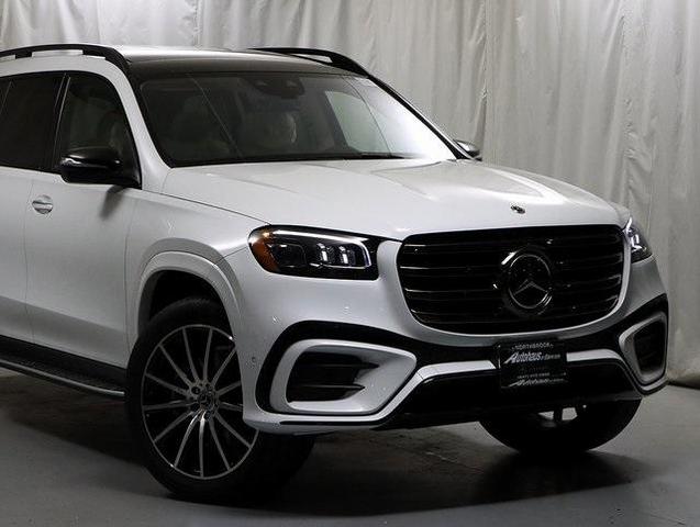 Photo of 2025 MANUFAKTUR Moonlight White Metallic Mercedes-Benz GLS 580