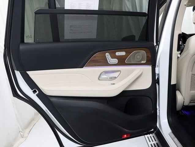 Photo of 2025 MANUFAKTUR Moonlight White Metallic Mercedes-Benz GLS 580